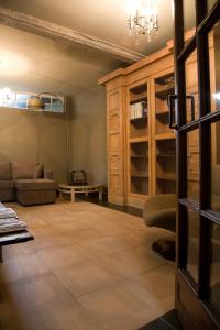 a living room with a couch and a table at vakantiehuis ter poele in Avelgem