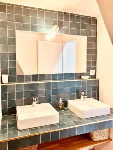 Kúpeľňa v ubytovaní LOFT SUR LE VIEUX PORT