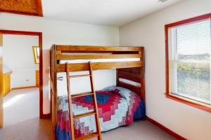 Poschodová posteľ alebo postele v izbe v ubytovaní Siren's Song #D7-HC