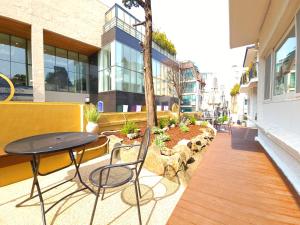 a patio with a table and chairs on a building at OYO Myeongdong 5 Lodge in Seoul