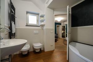 A bathroom at Ulivo Suites - apartments