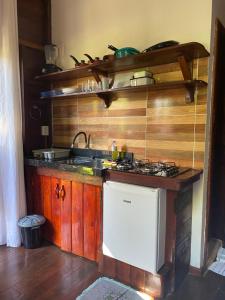 A cozinha ou cozinha compacta de Chalés Paradise