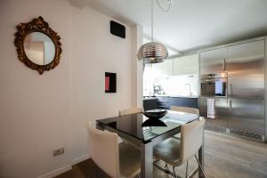 A kitchen or kitchenette at Ulivo Suites - apartments