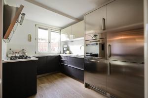A kitchen or kitchenette at Ulivo Suites - apartments
