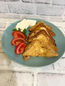 a blue plate of food with toast and strawberries at Kod Brke in Veliko Gradište