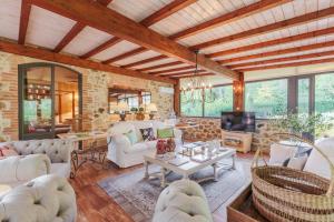 Imagen de la galería de Villa Veranda, a Romantic Farmhouse with Pool, en Larciano