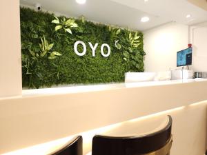 an office with a green wall with the oo sign at OYO Hostel Myeongdong 5 in Seoul
