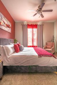 a bedroom with a large bed and a ceiling fan at PackHouse NRG/MED Center in Houston