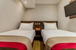 Ένα ή περισσότερα κρεβάτια σε δωμάτιο στο Royal Cambridge Hotel