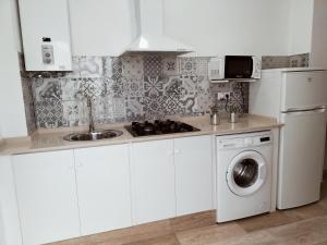 Kuchyňa alebo kuchynka v ubytovaní Apartamento Conil Gades Nömada B