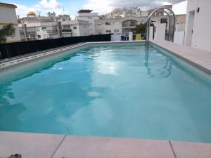 Bazén v ubytovaní Terraza del Bajondillo Torremolinos alebo v jeho blízkosti