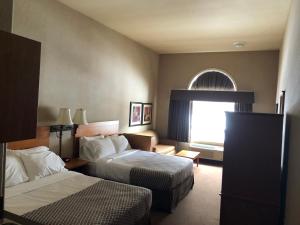 Voodi või voodid majutusasutuse Ramada by Wyndham Ponoka toas
