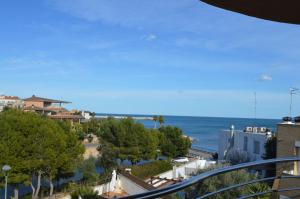 a view of the ocean from a balcony at Villa Mar i Vent in L'Ampolla