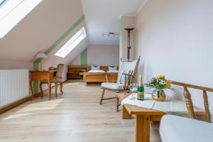 a living room with a skylight and a table and chairs at Sauerländer Hof in Eslohe