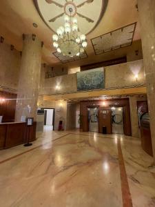 a large empty room with a chandelier in a building at فندق شموخ السعد in Mecca