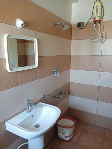 Ванная комната в HONNASIRI RESIDENCY