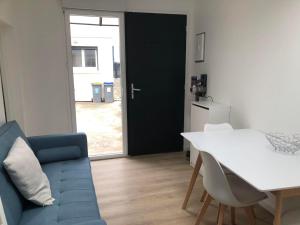Posedenie v ubytovaní F2 équipé, 15mn de Paris, parking, climatisation