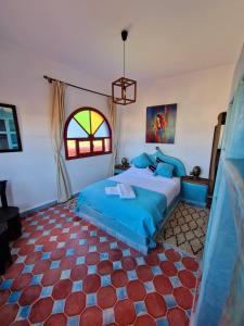 Tempat tidur dalam kamar di Les villas Nouran