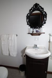 a bathroom with a sink and a mirror at Motel Au Bord de l'Eau in Rimouski