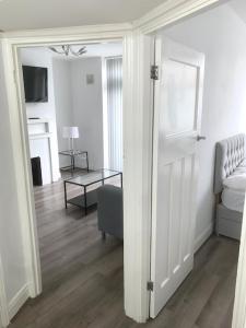 Modern 2 bed flat near Tottenham Hotspur Stadium tesisinde bir oturma alanı