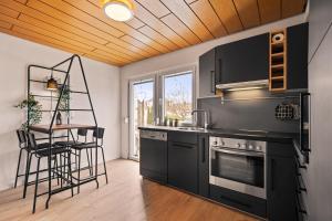 Kuchyň nebo kuchyňský kout v ubytování Apartment für bis zu 6 Personen mit Terrasse und Klima