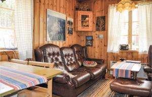 a living room with leather chairs and a couch at Nice Home In Stöllet With Kitchenette in Stöllet