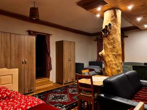 A seating area at Tara Place - Camp Rabrenovic