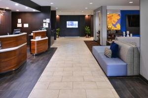 a lobby of a hospital with a couch and a counter at Courtyard Atlanta Suwanee in Suwanee