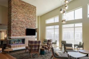 A seating area at Residence Inn by Marriott Colorado Springs First & Main