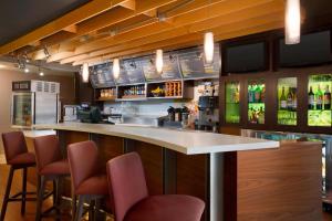 a bar with chairs and a counter in a restaurant at Courtyard by Marriott Champaign in Champaign