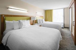 SpringHill Suites Flagstaff客房内的一张或多张床位