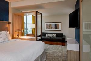 Postel nebo postele na pokoji v ubytování SpringHill Suites by Marriott Nashville Downtown/Convention Center