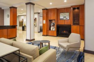 The lobby or reception area at Fairfield Inn & Suites by Marriott Selma Kingsburg