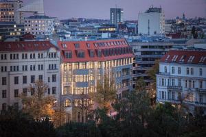 - une vue sur les toits de la ville et les bâtiments dans l'établissement Hotel am Steinplatz, Autograph Collection, à Berlin