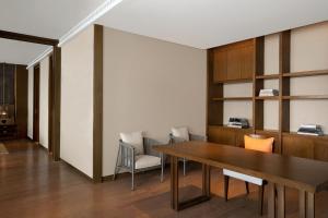 Ruang duduk di Sheraton Cebu Mactan Resort