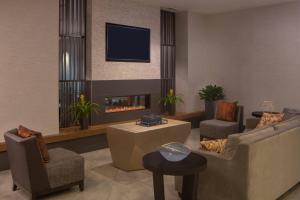 a living room with two couches and a fireplace at Atlanta Marriott Perimeter Center in Atlanta