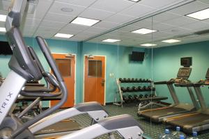 Fitness centrum a/nebo fitness zařízení v ubytování Fairfield by Marriott Frankfort