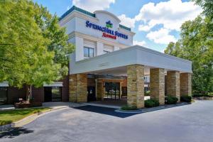a front view of a springhill suites savannah hotel at SpringHill Suites by Marriott Atlanta Kennesaw in Kennesaw