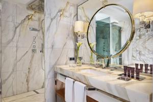 Kúpeľňa v ubytovaní Al Habtoor Palace Budapest, Preferred Hotels & Resorts