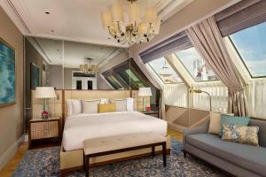 Posteľ alebo postele v izbe v ubytovaní Al Habtoor Palace Budapest, Preferred Hotels & Resorts