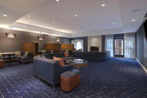 a hotel lobby with couches and a table and a couch at Courtyard by Marriott Portland Southeast/Clackamas in Clackamas