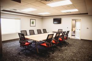 a conference room with a table and chairs at TownePlace Suites by Marriott Aberdeen in Melrose Addition