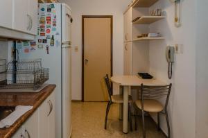 a small kitchen with a table and a refrigerator at Excelente apartamento ubicado en el corazón de pocitos in Montevideo +15 photos