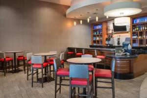 Lounge nebo bar v ubytování SpringHill Suites by Marriott Las Vegas Convention Center