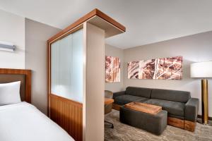 Postel nebo postele na pokoji v ubytování SpringHill Suites by Marriott Las Vegas Convention Center