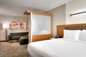 Postel nebo postele na pokoji v ubytování SpringHill Suites by Marriott Las Vegas Convention Center