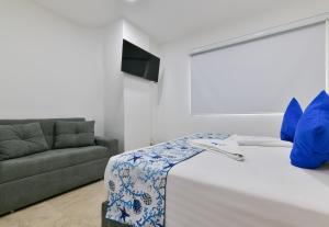 Hotel Grand Caribe的电视和/或娱乐中心