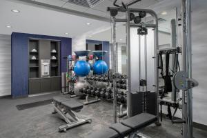 The fitness centre and/or fitness facilities at Fairfield Inn & Suites by Marriott New Orleans Metairie