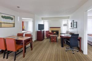 a living room with a table and a room with a bed at Residence Inn Youngstown Boardman/Poland in Poland