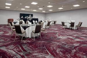 a large banquet room with tables and chairs on a carpet at Courtyard by Marriott Oxnard/Ventura in Oxnard